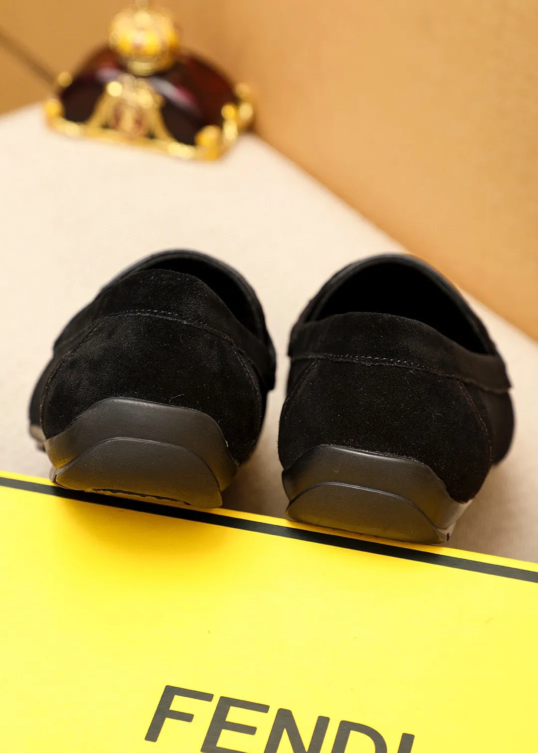 Men's shoes 💰380 💐 Product trademark: FENDI [Fendi] Doudou shoes Regular size: 38-44 (45🉑️customized) Product materials: Selected imported first-layer frosted cowhide embossed upper + luxury hardware buckle, imported pig lining. Strong three-dimensional visual effect, rubber outsole Color: 1⃣️color optional